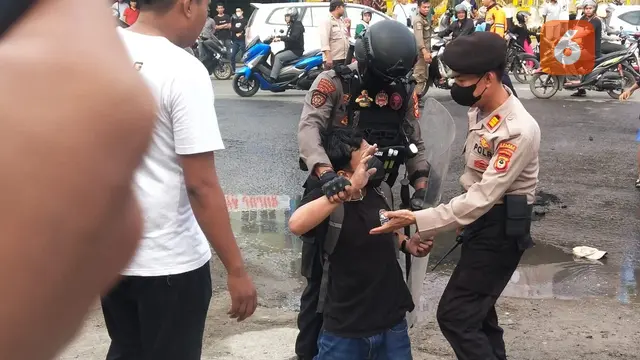 Demo Bentrok di Bulukumba: Kasat Intel Terluka, Wartawan Dihajar Polisi