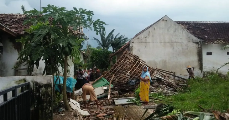 3 Rumah Rusak Diterjang Angin Puting Beliung di Gantarang Bulukumba